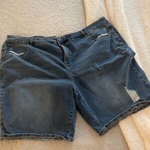 Universal Standard Bae Denim Shorts - Distressed Light Indigo - Size 28